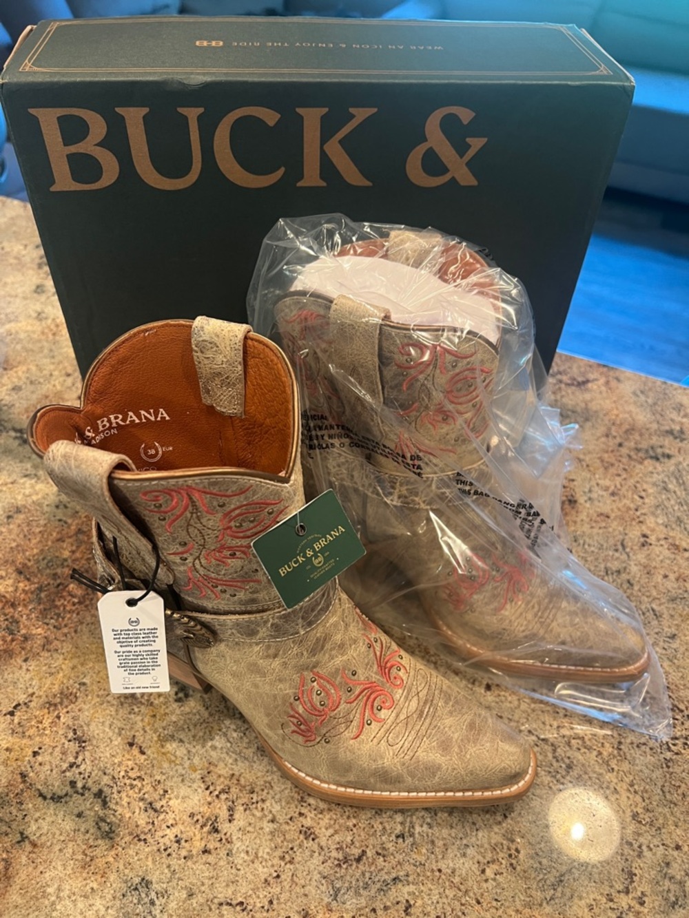 Buck & Brana Madison Size 7.5 NIB